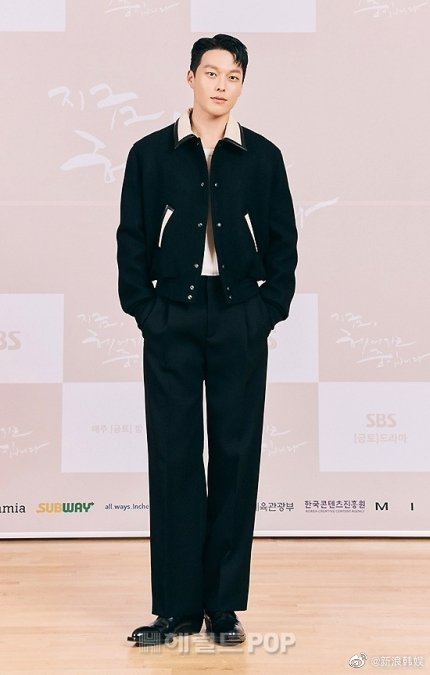 Song Hye Kyo tình bể bình với Jang Ki Yong trên thảm đỏ, Visual tuổi 40 thách thức camera - Hình 7