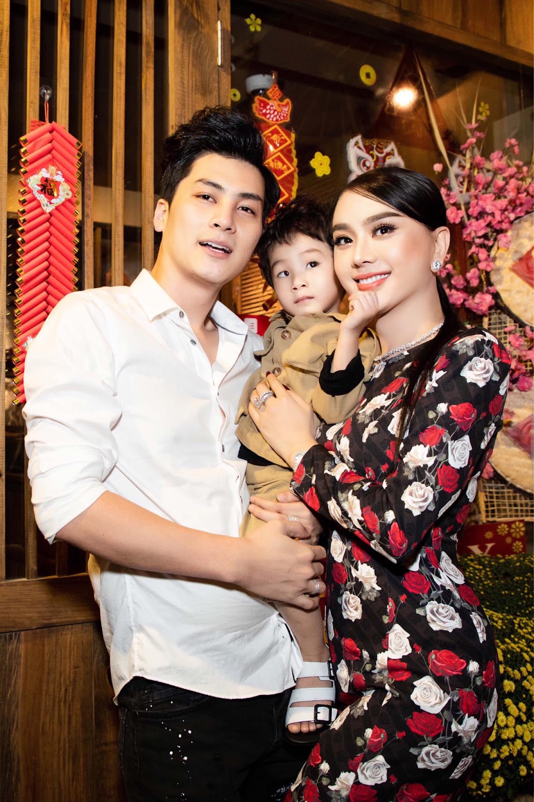 Lâm Khánh Chi chính thức ly hôn, chồng trẻ tuyên bố ẩn ý: Giấy thì không gói được lửa - Hình 1