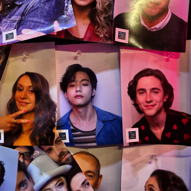 V (BTS) - Timothée Chalamet gây bão mạng vì tổ hợp visual quá đỉnh khi vô tình nằm kế nhau - Hình 1