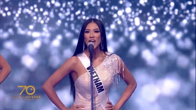 Kim Duyên hô vang 2 tiếng Việt Nam trong đêm Bán kết Miss Universe, có 1 điều khác biệt dàn đối thủ - Hình 1