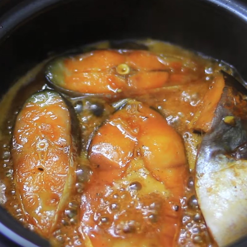 2 cách làm cá basa kho tộ thơm ngon đậm đà cho bữa cơm gia đình - Hình 8
