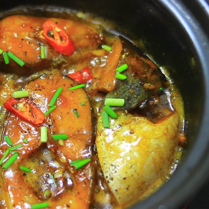 2 cách làm cá basa kho tộ thơm ngon đậm đà cho bữa cơm gia đình - Hình 9