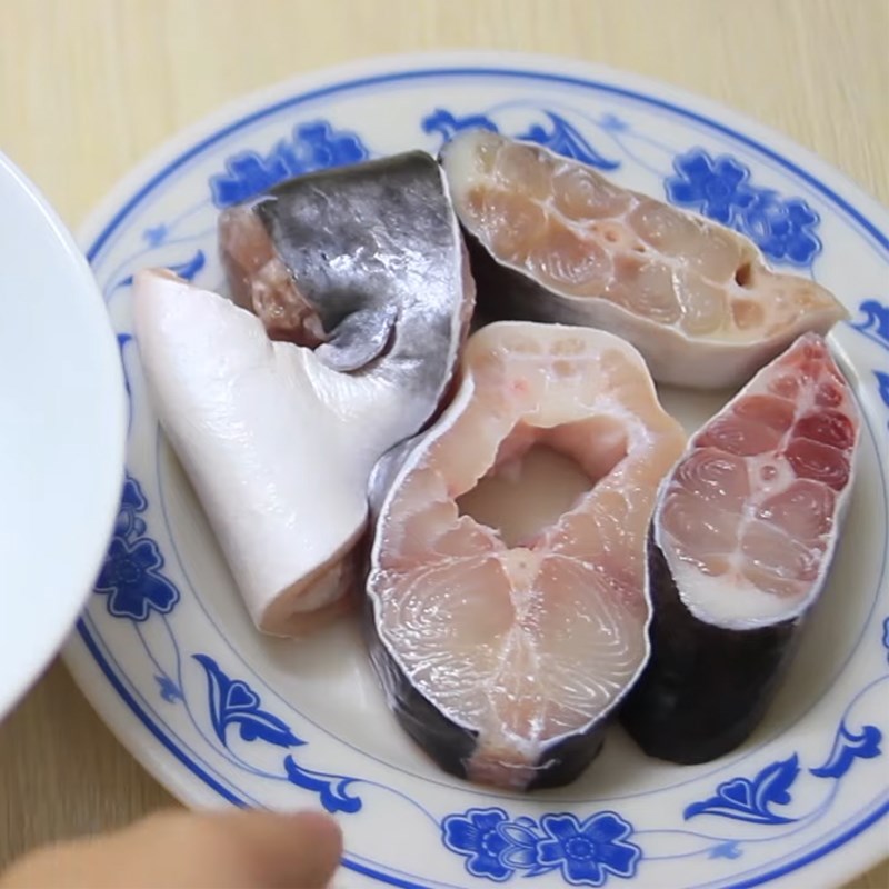 2 cách làm cá basa kho tộ thơm ngon đậm đà cho bữa cơm gia đình - Hình 3