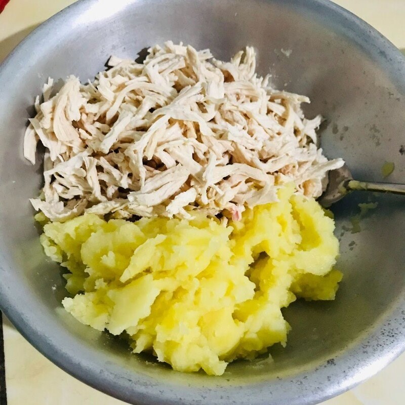 2 Cách làm chả giò nhân thịt gà với nấm và khoai tây vàng giòn rôm rốp - Hình 29