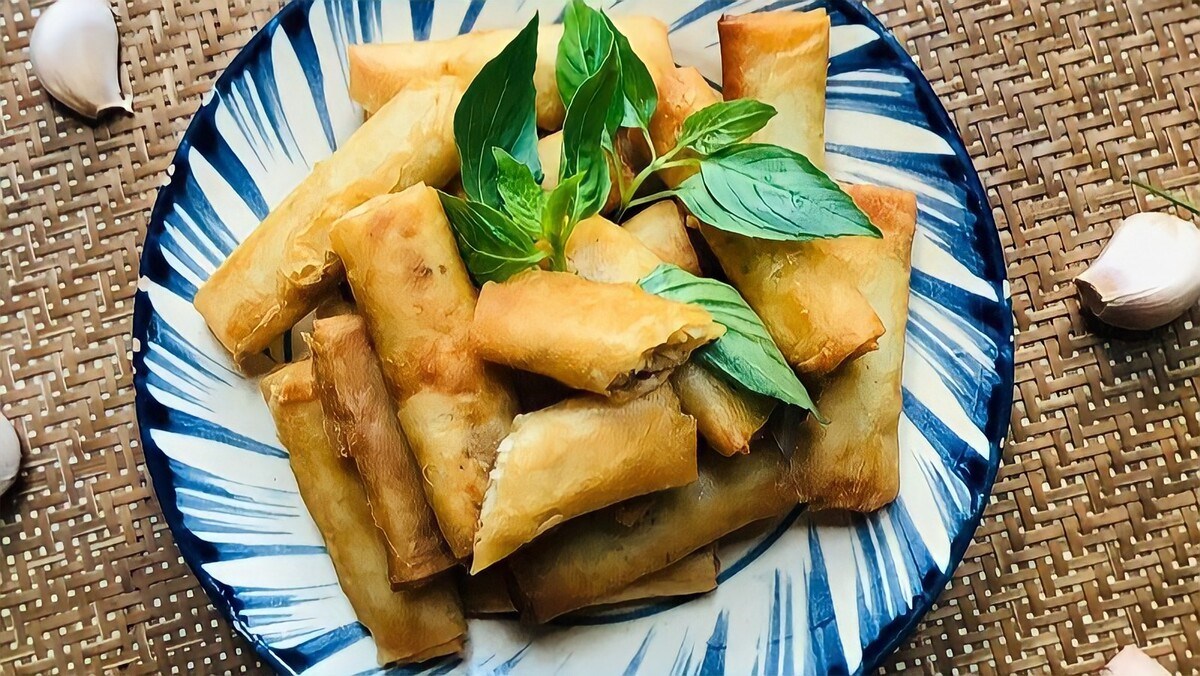 2 Cách làm chả giò nhân thịt gà với nấm và khoai tây vàng giòn rôm rốp - Hình 19