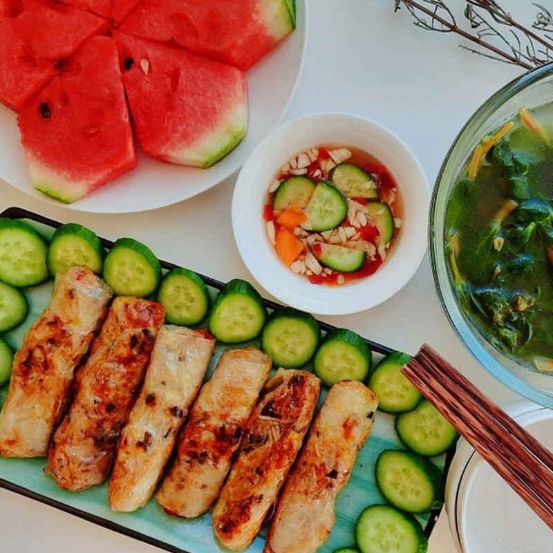 2 Cách làm chả giò nhân thịt gà với nấm và khoai tây vàng giòn rôm rốp - Hình 17