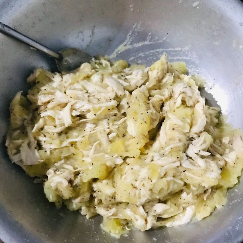 2 Cách làm chả giò nhân thịt gà với nấm và khoai tây vàng giòn rôm rốp - Hình 32
