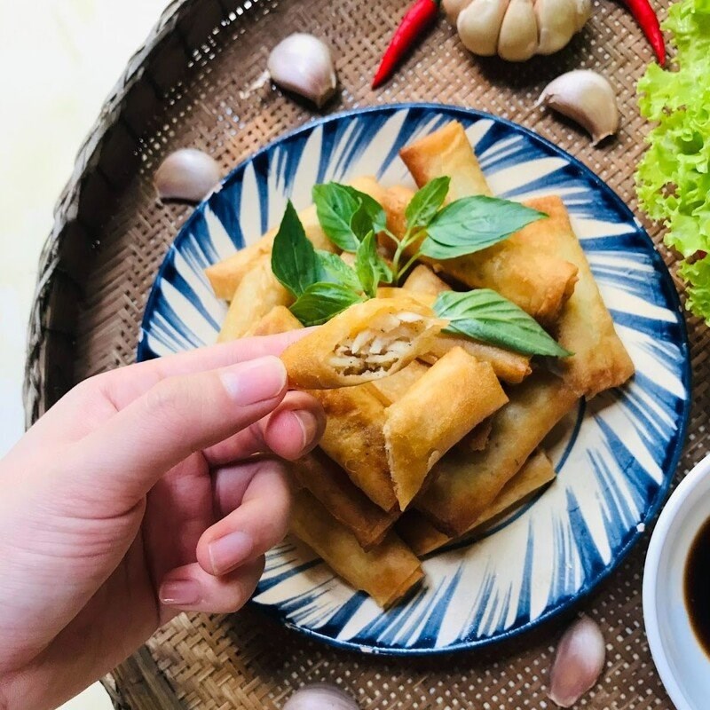 2 Cách làm chả giò nhân thịt gà với nấm và khoai tây vàng giòn rôm rốp - Hình 38
