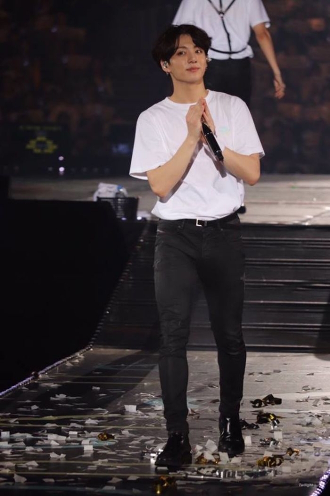 Ảnh chụp cậu út Jungkook BTS bằng điện thoại đốn tim ARMY - Hình 5