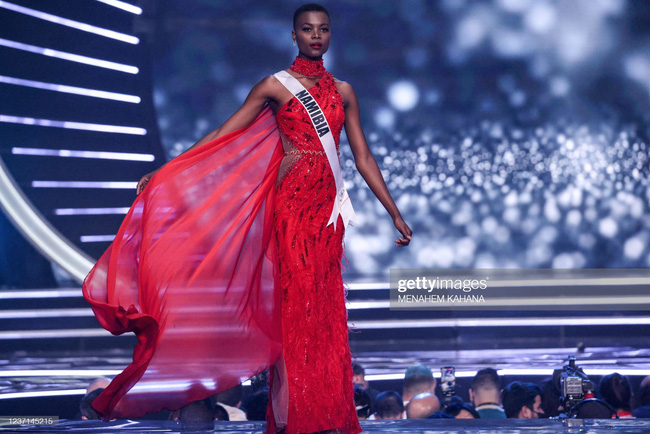 Bộ đầm giải cứu của Kim Duyên nằm trong top những thiết kế đẹp nhất Bán kết Miss Universe 2021 - Hình 11
