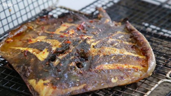 Cá đuối vùi muối ớt - Đặc sản vùng biển Bạc Liêu - Hình 1