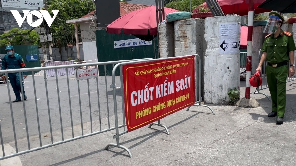 Cứ 5 người lại có 1 người bị mất toàn bộ thu nhập trong thời gian giãn cách xã hội - Hình 1