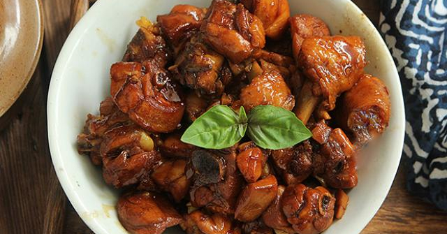 Gà om nước tương, húng quế đậm đà trôi cơm, vợ nấu nồi đầy cũng hết - Hình 1