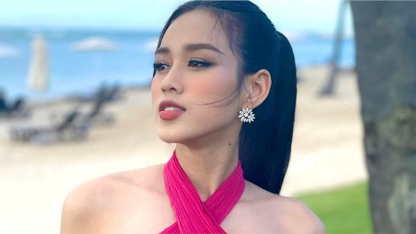 Hoa hậu Đỗ Hà diện áo dài hoạt tiết Rau má, tặng quà và đặc sản Việt Nam cho các thí sinh Miss World 2021 - Hình 4