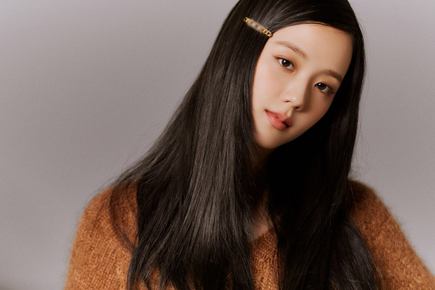 Jisoo đẹp xỉu ở hậu trường tạp chí với Jung Hae In: Biến mọi khung hình thành A-cut, lộ cả cơ bụng số 11 căng đét - Hình 8