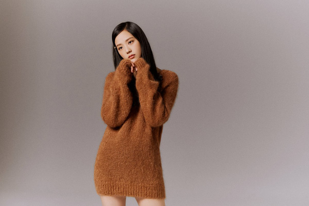 Jisoo đẹp xỉu ở hậu trường tạp chí với Jung Hae In: Biến mọi khung hình thành A-cut, lộ cả cơ bụng số 11 căng đét - Hình 9