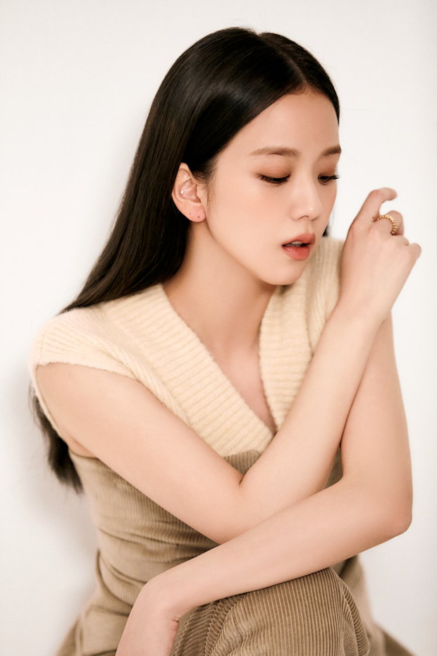 Jisoo đẹp xỉu ở hậu trường tạp chí với Jung Hae In: Biến mọi khung hình thành A-cut, lộ cả cơ bụng số 11 căng đét - Hình 7