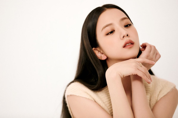 Jisoo đẹp xỉu ở hậu trường tạp chí với Jung Hae In: Biến mọi khung hình thành A-cut, lộ cả cơ bụng số 11 căng đét - Hình 2