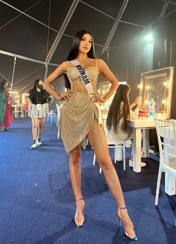 Kim Duyên cắt váy của Hương Giang để đem đến Miss Universe 2021 - Hình 2