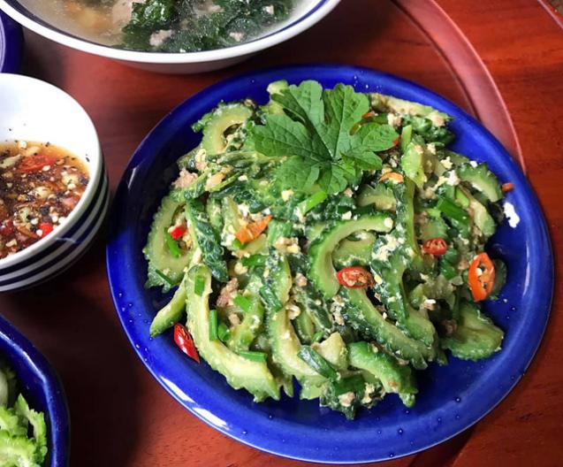 Lạ kì mâm cơm toàn món thân quen lại khiến hội chị em chia làm 2 phe: Người nghiền ăn bao nhiêu cũng không đủ, người thì nhất định không chịu ăn - Hình 7