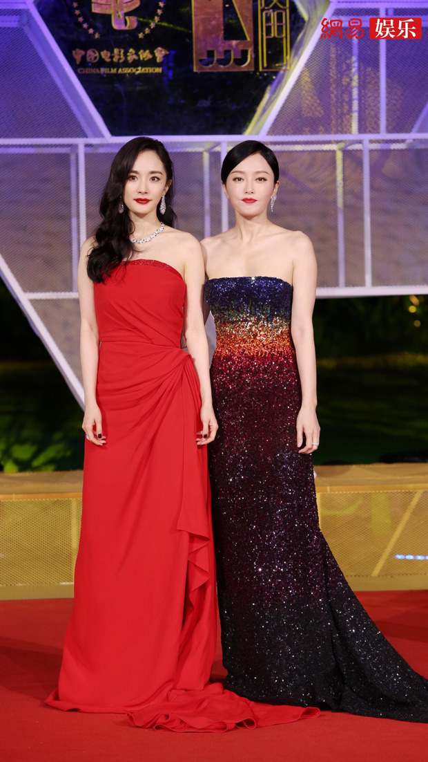 Màn đụng độ nhan sắc không ngờ: Dương Mịch nổi tiếng xinh đẹp nhưng ai ngờ lép vế trước cô bạn thân hơn 7 tuổi Tần Lam - Hình 2