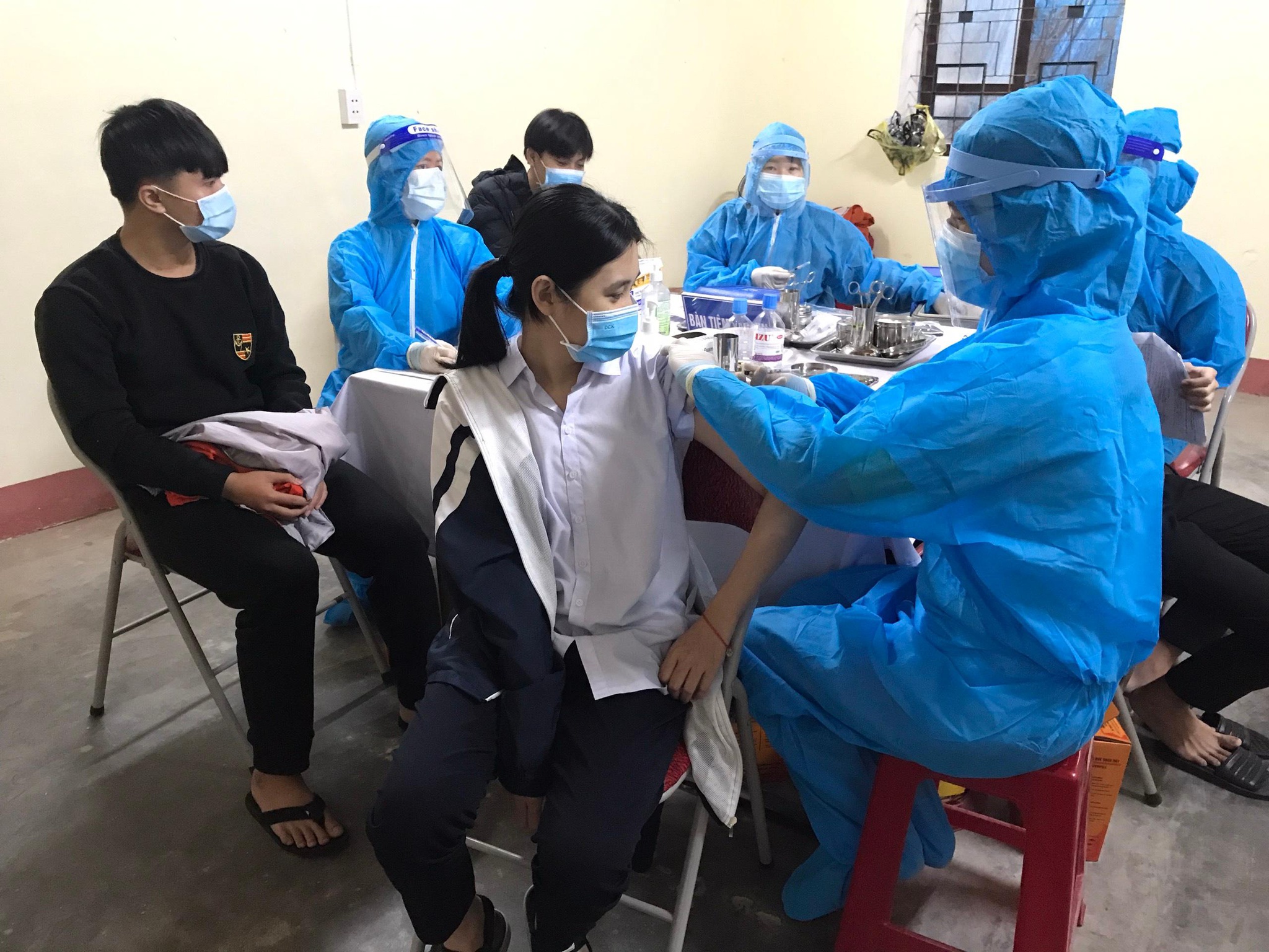 Quảng Trị vẫn đang chờ chỉ đạo của Bộ Y tế về 'vắc xin gia hạn' - Hình 1