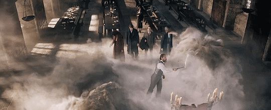 Căng đét trailer bom tấn Fantastic Beasts 3: Bí mật đen tối của Dumbledore sắp bại lộ, tài tử thay thế Johnny Depp làm fan sướng rần rần! - Hình 1