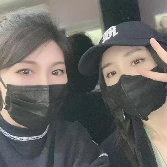 Dương Mịch bị Hứa Khải đè xuống ghế hôn đến không thở nổi, lộ ảnh bịt mặt giữa đêm gây sốt - Hình 7