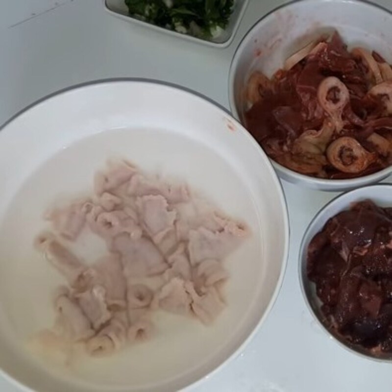 2 cách nấu canh lòng lợn (lòng heo) thơm ngon lạ miệng cho bữa cơm - Hình 9