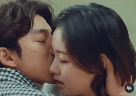 4 cảnh hôn bị cắt ngang ngược khỏi phim Hàn: Tức nhất là màn khóa môi cực khét của Kim Go Eun - Gong Yoo - Hình 5