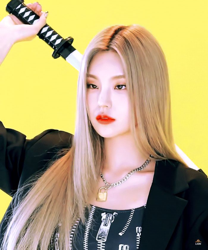 ITZY bị aespa vượt mặt, ngày càng flop thảm: Netizen lạnh lùng phán lỗi là do thành viên này? - Hình 12