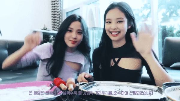 Jennie (BLACKPINK) lần đầu hé lộ nhà riêng 136 tỷ, màn đọ sắc với Jisoo cũng không hot bằng 1 góc phòng sang chảnh - Hình 2