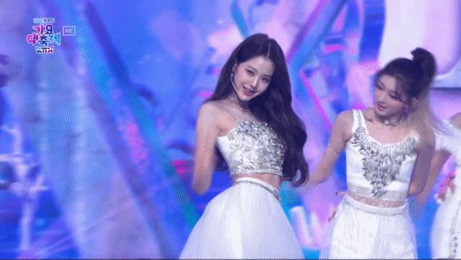 Nhìn IVE lại nhớ BLACKPINK: Thiên vị Jang Wonyoung đã đành nhưng có cần đến mức này không? - Hình 11