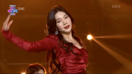 Nữ thần váy đỏ Joy (Red Velvet) comeback cực gắt tại KBS Gayo Daechukje: Sang và sexy nghẹt thở thế này fan chịu sao nổi! - Hình 11