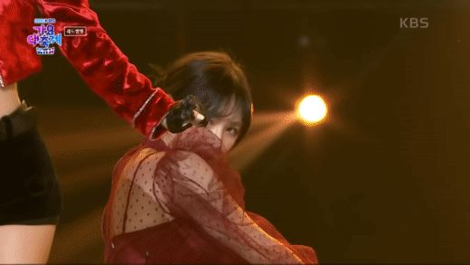 Nữ thần váy đỏ Joy (Red Velvet) comeback cực gắt tại KBS Gayo Daechukje: Sang và sexy nghẹt thở thế này fan chịu sao nổi! - Hình 3