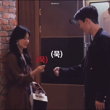 Song Hye Kyo - Jang Ki Yong tình bể bình nhưng luôn có người thứ ba chen ngang, danh tính khiến netizen bất ngờ - Hình 2