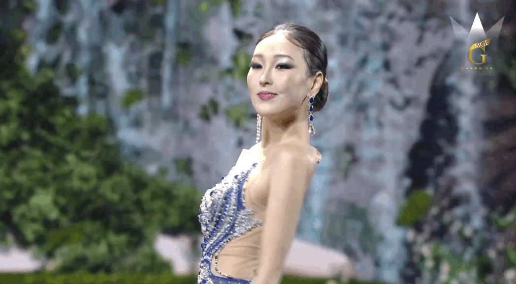 Cập nhật Bán kết Miss Grand 2021: Thuỳ Tiên tinh nghịch trên sàn catwalk, body sexy chặt đẹp dàn đối thủ mạnh! - Hình 18