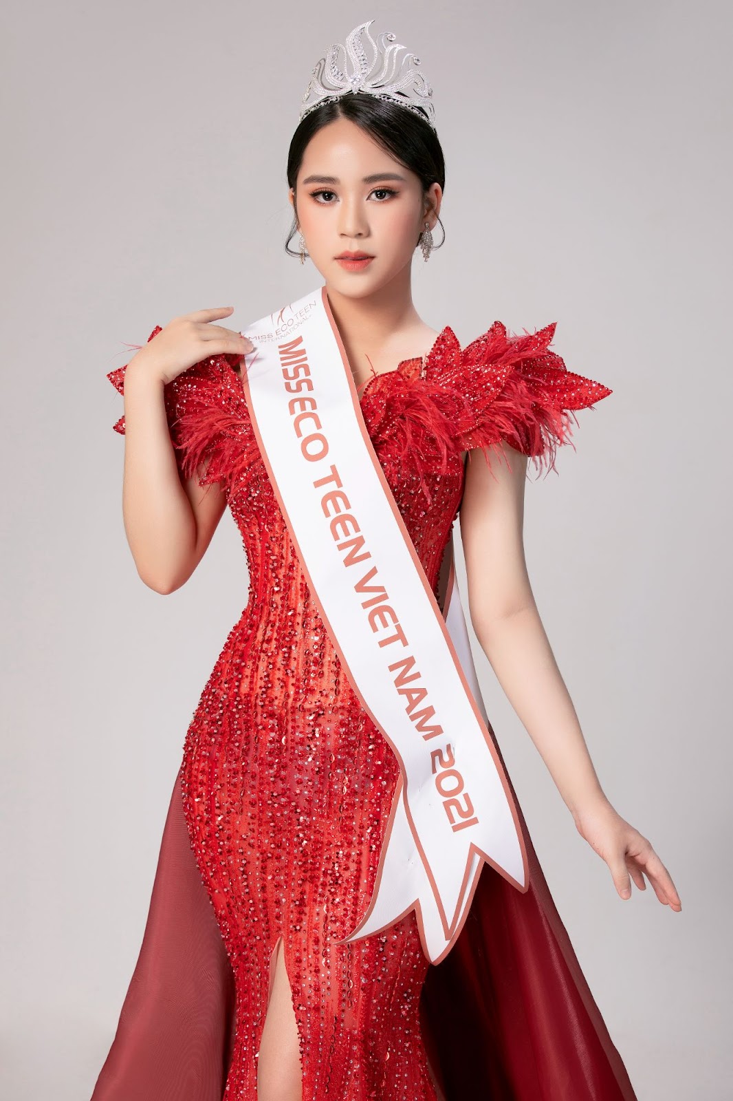 Bella Vũ Huyền Diệu hé lộ trang phục dạ hội tại Miss Eco Teen International Trước giờ G - Hình 7
