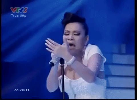 Nhớ lại 8 năm trước, có cô Diva thứ 5 quên lời trên sóng trực tiếp và cách nhắc bài đi vào hàng kinh điển! - Hình 2