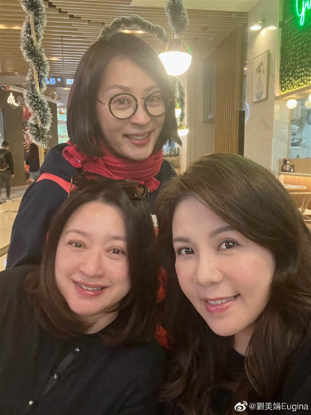 'Tình cũ Lương Triều Vỹ - Lê Mỹ Nhàn lần đầu lộ diện sau 20 năm giải nghệ - Hình 1