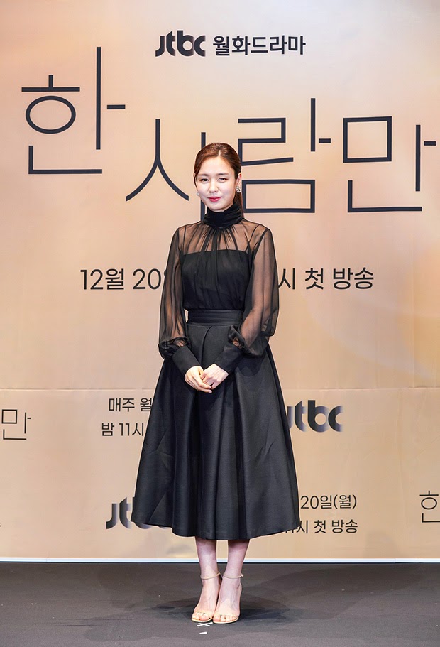 Joy (Red Velvet) đại náo sự kiện với visual gây sốc, lấn át 2 đàn chị Kang Ye Won - Ahn Eun Jin - Hình 2