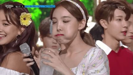 Tân binh hot nhất hiện tại bị chỉ trích lươn lẹo vì màn né nốt cao giả trân, đến TWICE cũng phải học hỏi - Hình 4