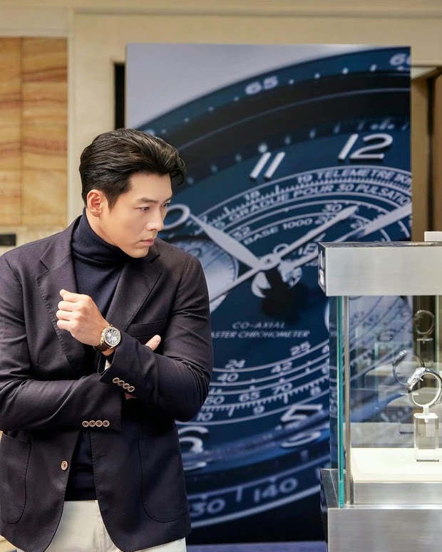 Hyun Bin diện vest bảnh bao dự sự kiện, phô trọn góc nghiêng cực phẩm khiến fan rớt liêm sỉ - Hình 2