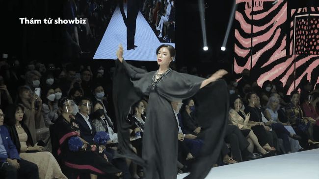 Loạt Bông hậu đổ bộ sàn catwalk: Nàng Hậu Quốc tế thăng hoa, nhưng màn xử lý sự cố của cô giáo Minh Tú mới là đỉnh nhất - Hình 2