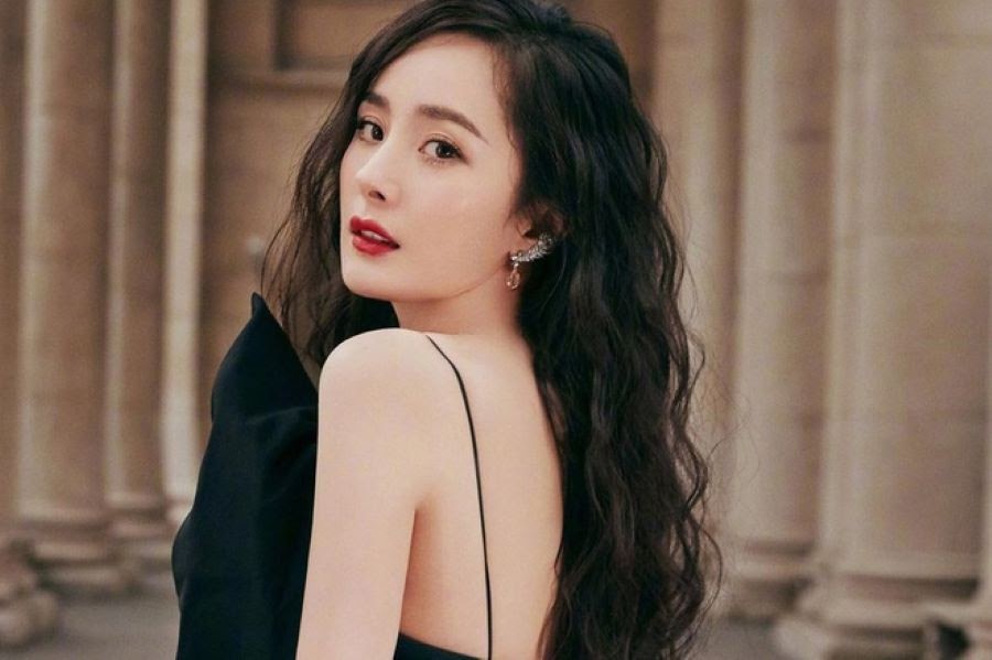 Dương Mịch đẹp đến nghẹt thở trên tạp chí, body nét căng nhưng gương mặt quá khác lạ - Hình 7