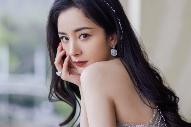 Dương Mịch đẹp đến nghẹt thở trên tạp chí, body nét căng nhưng gương mặt quá khác lạ - Hình 8