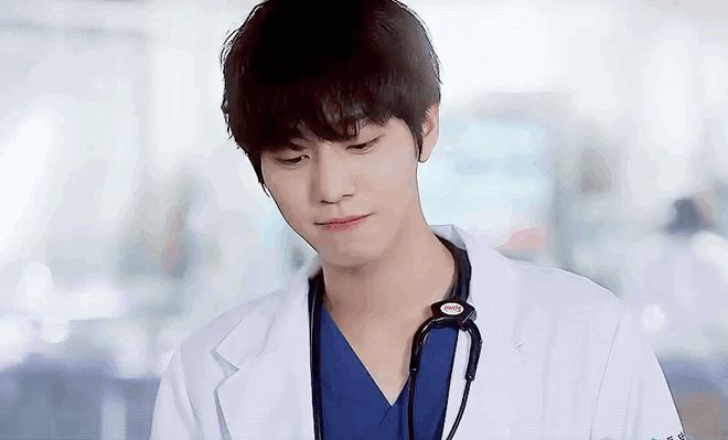 Hội bác sĩ nam thần của màn ảnh Hàn: Lee Dong Wook hai lần khoác áo blouse, Bi Rain - Kim Bum đối chọi visual ở phim mới - Hình 24