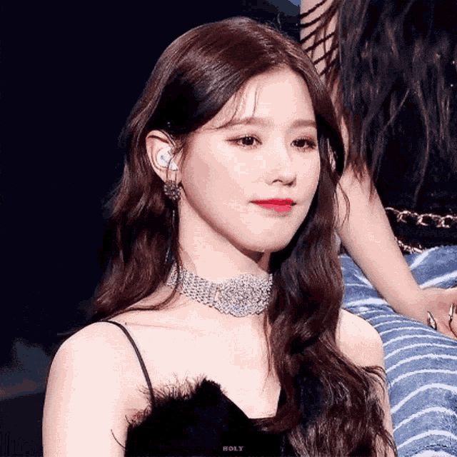 Mỹ nhân có visual đè bẹp BLACKPINK, Red Velvet: Khí chất sang trọng trên sân khấu thật không đùa được! - Hình 28