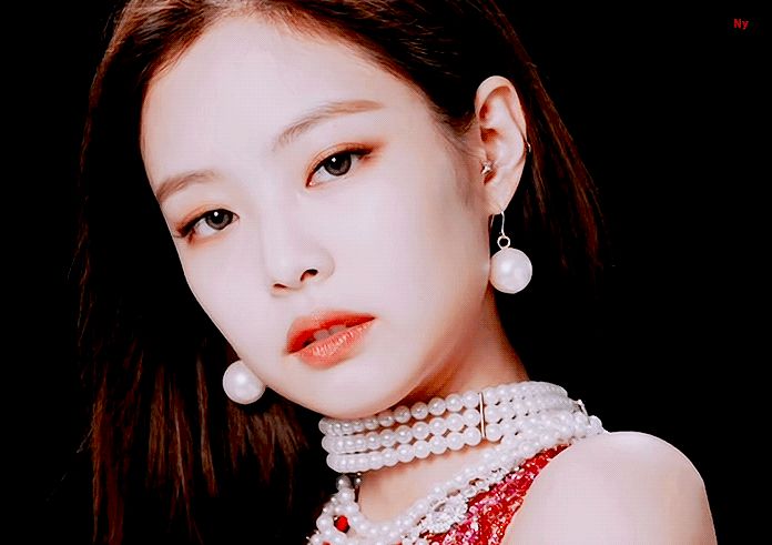 Tranh cãi Top 15 mỹ nhân đẹp nhất Kpop: BLACKPINK bị thành viên hụt đè bẹp, idol vô danh vượt mặt cả nữ thần Irene - Tzuyu - Hình 16