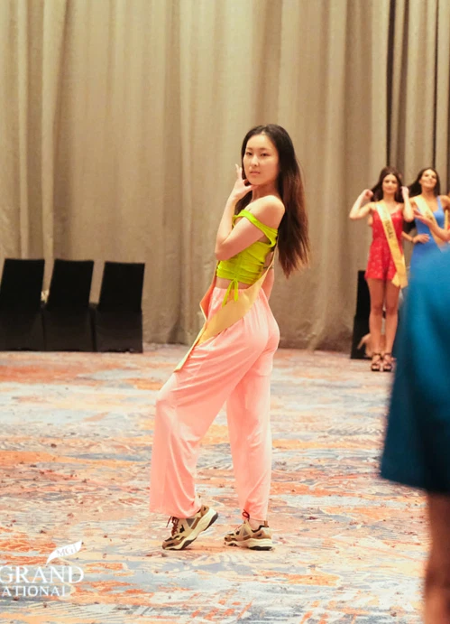 Biến căng: Miss Grand Hong Kong bị bóc phốt chảnh chọe, bắt nạt nhân viên - chính chủ lên tiếng - Hình 5